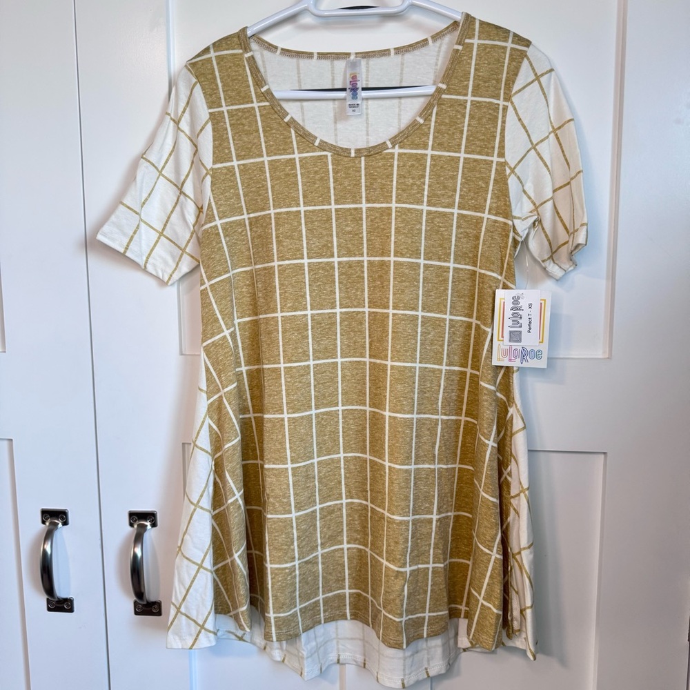 NWT‎ LuLaRoe Perfect T Women's Size XS Hi Low Hem Gold & White Grid FLAWED